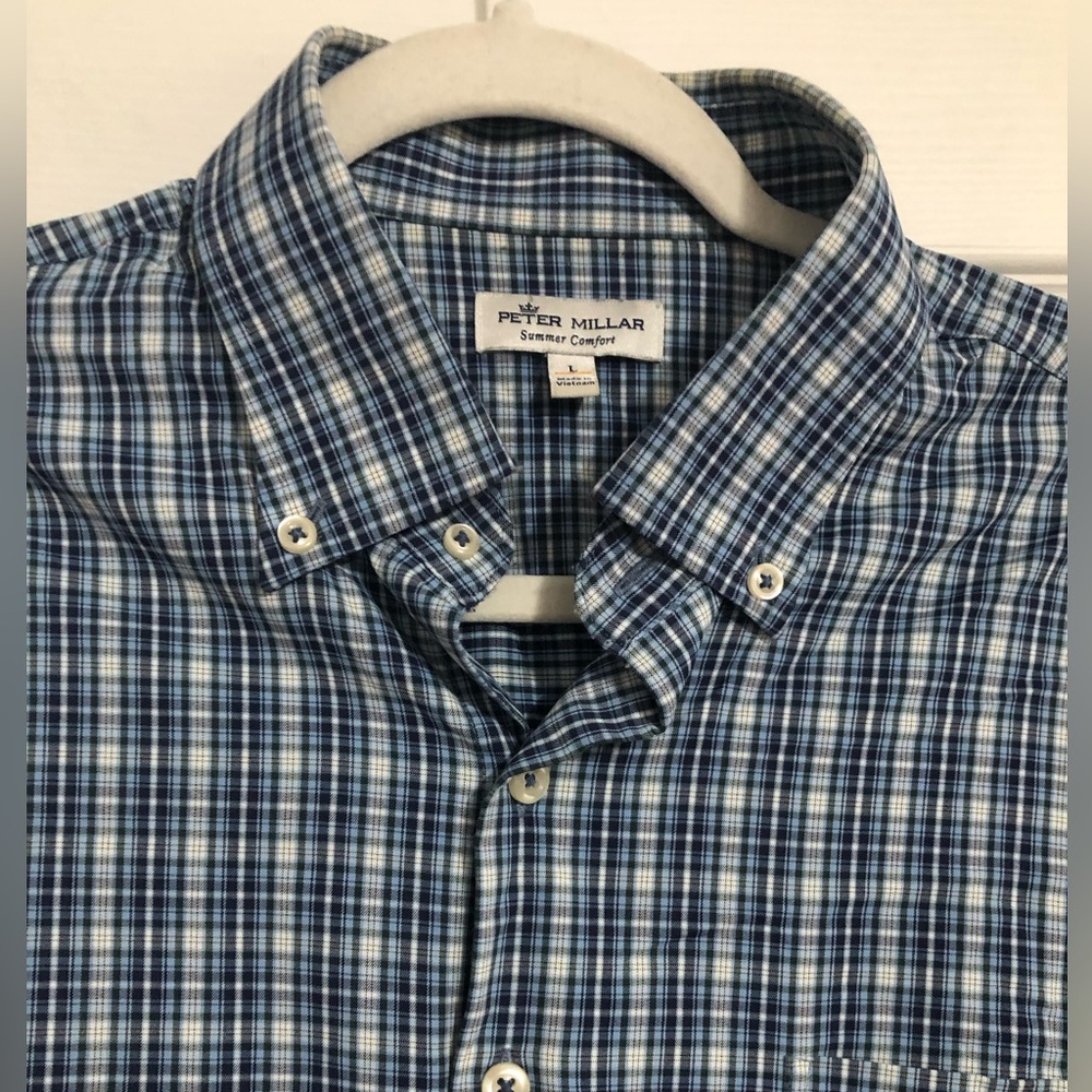 Peter Millar summer comfort button down shirt Size large
Blue grey white